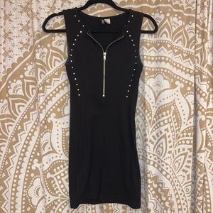 Black bodycon dress
